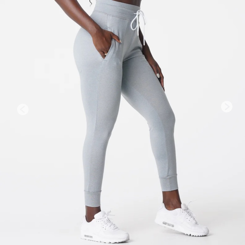 Nvgtn silvermist Gray High-Waisted Legging/Joggers- nwot